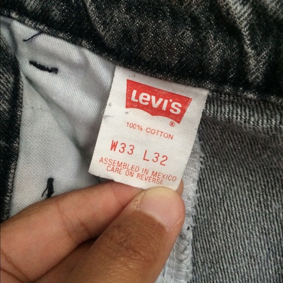 Vintage silver tag Levi shorts - Picture 3 of 5